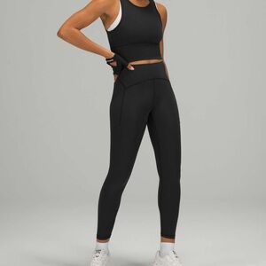 Lululemon Power Thru High Rise Tight 25"
Black size 6 EUC